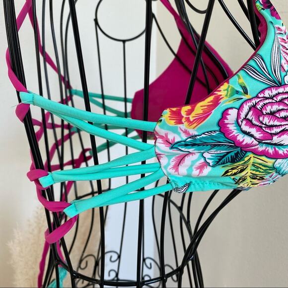 BECCA by Rebecca Virtue Green Floral Strappy Back Tassel Bikini Top Small NEW - Picture 5 of 8